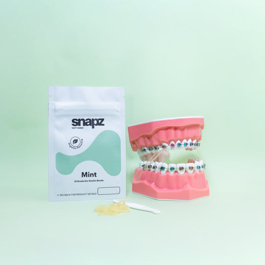 Snapz Mint flavored orthodontic elastic bands, 100-band pack pouch with loose bands